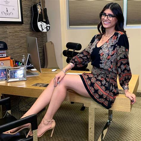 mia khalifa high heels|Mia Khalifa High Heels Porn Videos 